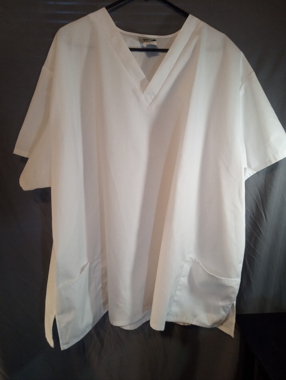 Brand New Plus Size White V-Neck Medical Scrub Top - Whit Swan